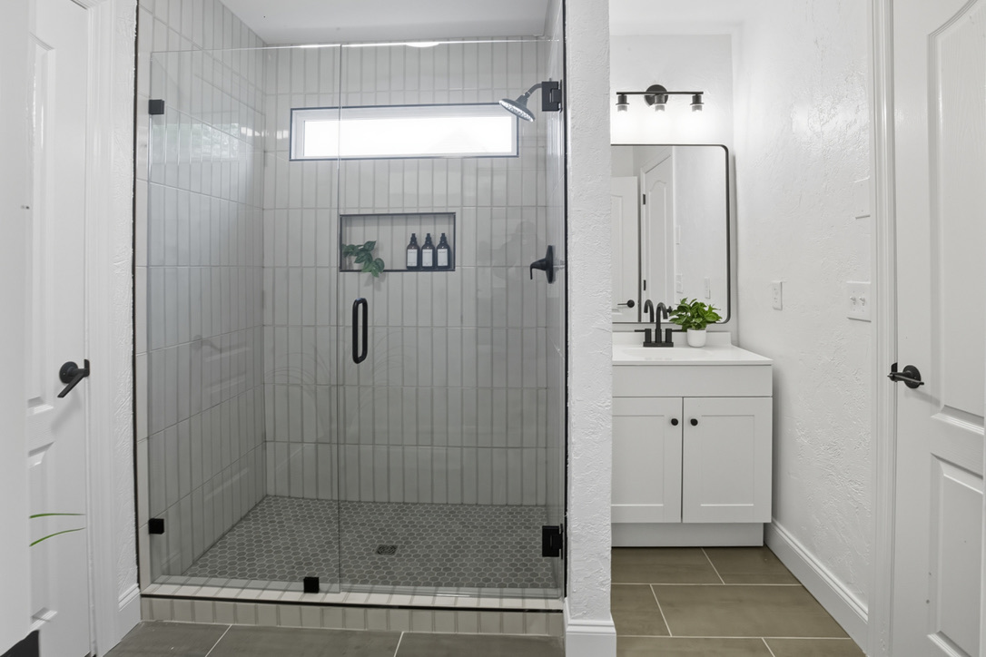 Aaron bathroom