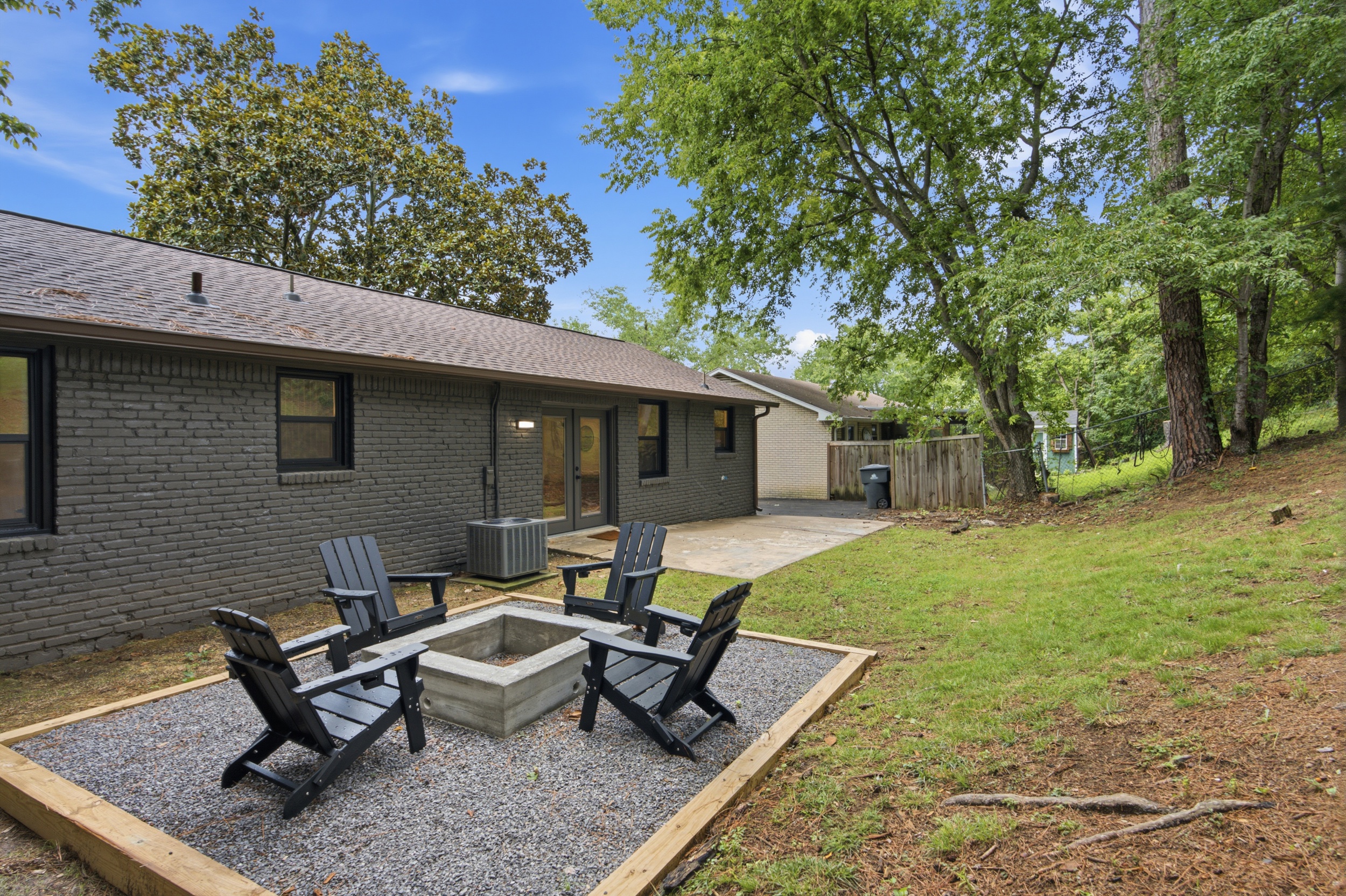 Huntington backyard and fire pit