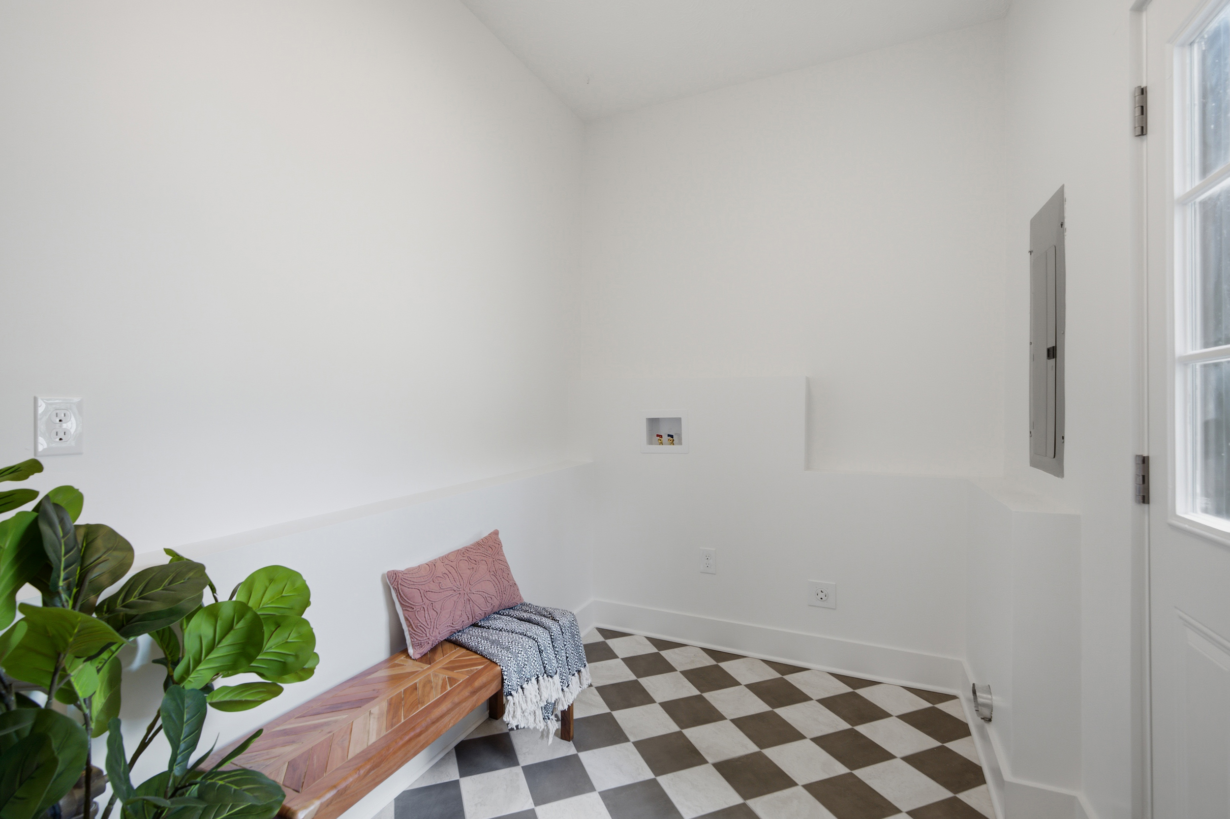 Huntington laundry and mudroom